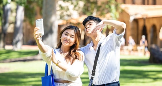 2 students taking a selfie