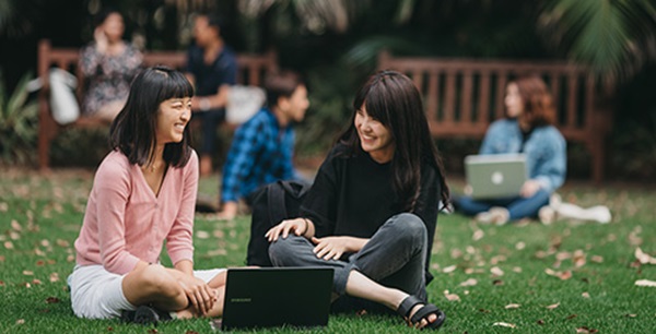 Students on the lawn at the UWA Crawley campus