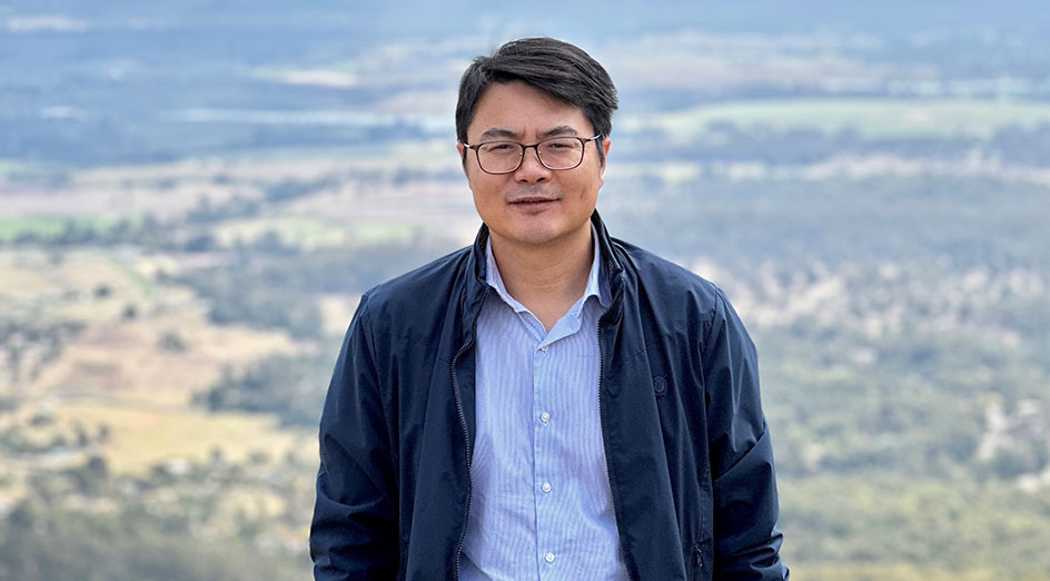 2023 Mid-Career Scientist of the Year Joint Winner: Professor Hongqi Sun