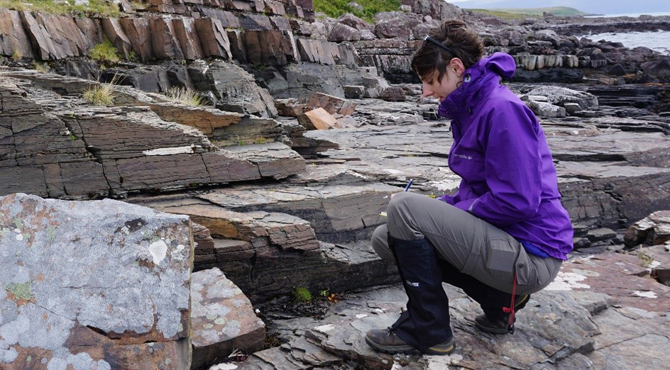 Eva Sirantoine sampling fossiliferous nodules