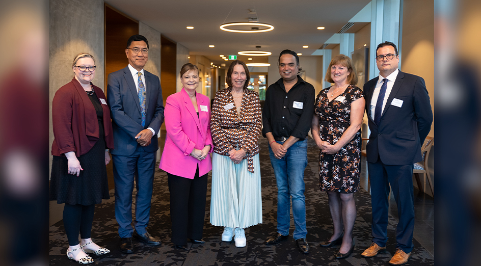 Dr Tracey Wilkinson, Professor Amit Chakma, Judi Zielke, Hon. Sue Lines, Associate Professor Swaminatha-Iyer, Sally Holder and Dr Nic Taylor