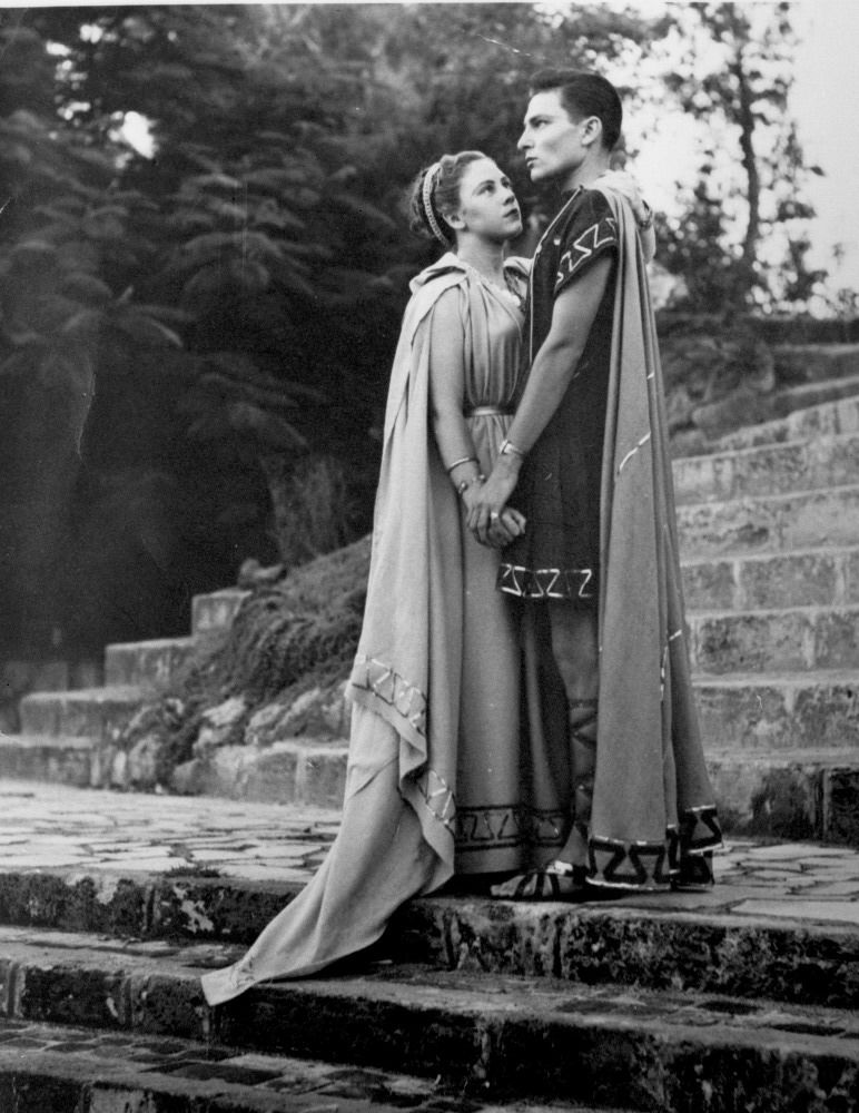 Oedipus Rex production – Sunken Garden 1948 (Archives 6050P), Sir Laurence Olivier, Lady Olivier (Vivien Leigh)