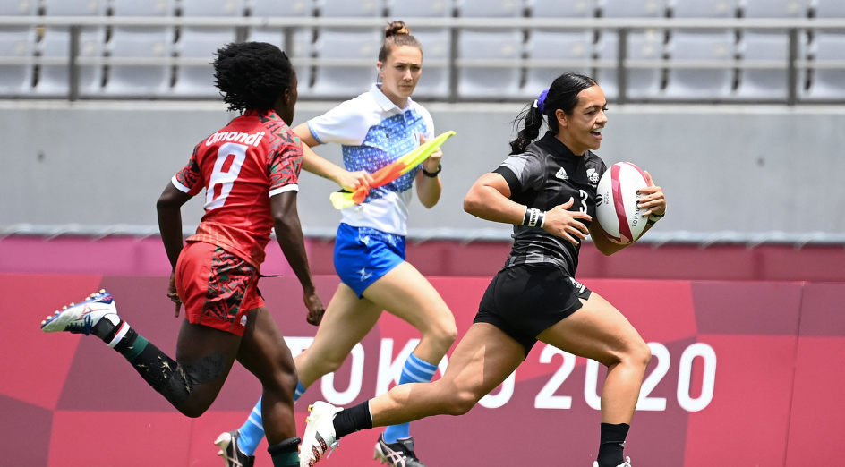 New Zealand's Stacey Fluhler (R) runs in for a try as she is chased by Kenya's Sinaida Omondi during the women's pool A rugby sevens match between New Zealand and Kenya during the Tokyo 2020 Olympic Games at the Tokyo Stadium in Tokyo on July 29, 2021. (Photo by GREG BAKER / AFP) (Photo by GREG BAKER/AFP via Getty Images)