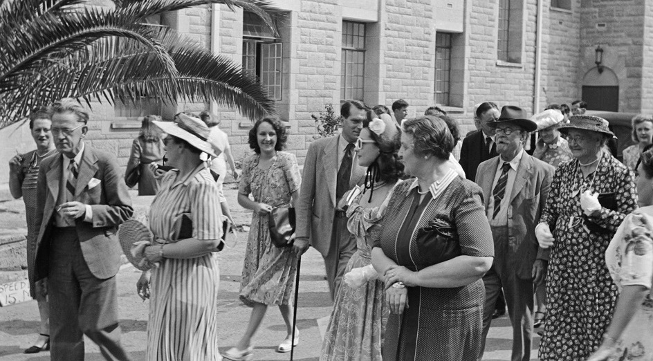 62647P_Visit to Crawley Campus_Lady Vivien Leigh and guests