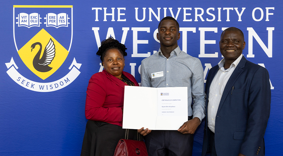 Elysee Obin Nzoyihera and his parents