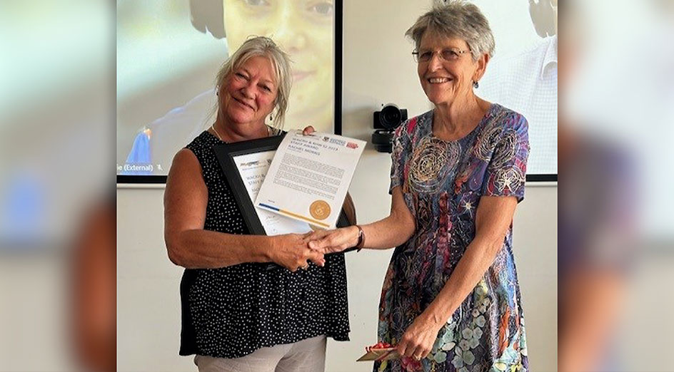 Rachel Morris (left) receiving the 2023 WA Centre for Rural Health and Rural Health West Staff Award
