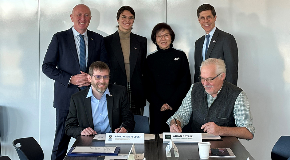  Professor Kevin Pfleger (left; Chair of Perth Biodesign) and Mr Aidan Petrie (right; NEMIC co-Founder and Managing Partner) with (left to right) Minister Stephen Dawson, Maey Petrie (NEMIC Executive Director), Lydia Shin (NEMIC co-Founder and Managing Partner) and Brett Smiley (City of Providence Mayor).