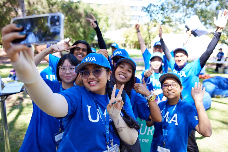 Student Volunteers at UWA Open Day posing for a selfie