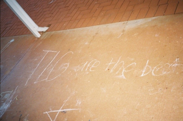 Chalk writing on the ground, TLG are the best