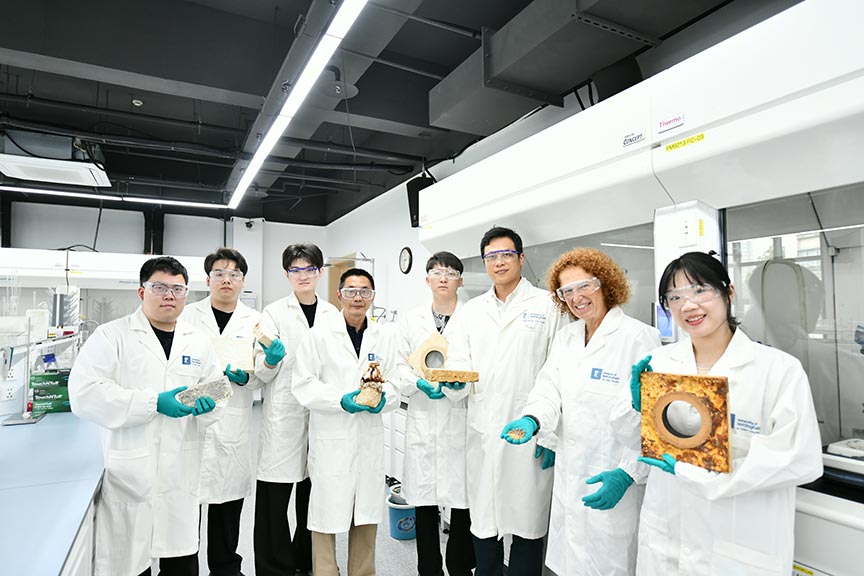 A group of laboratory researchers at the newly founded BioScienceLab at UNNC