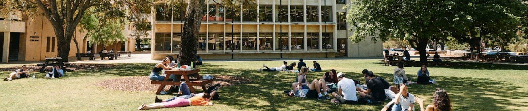 Students on Oak Lawn